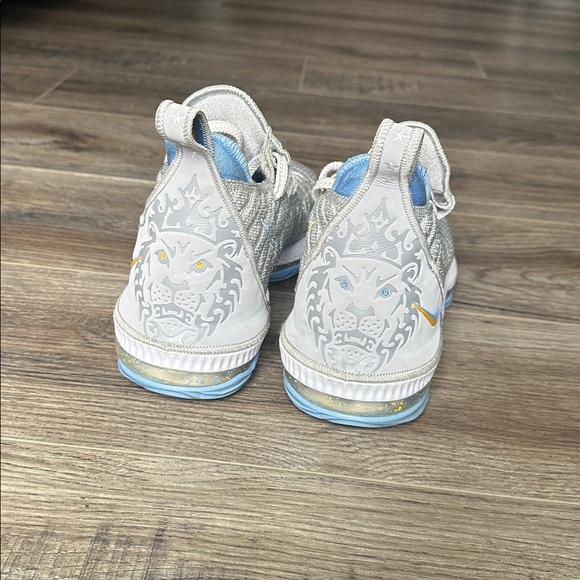 LeBron 16 MLPS size 8 - Picture 3 of 5